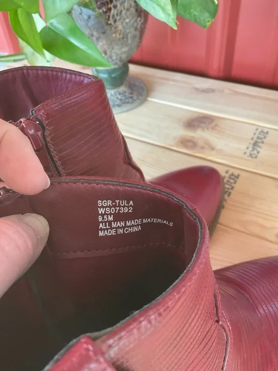 Sugar Red Leather Ankle Booties with Block Heel. Size 9.5 - Picture 6 of 7